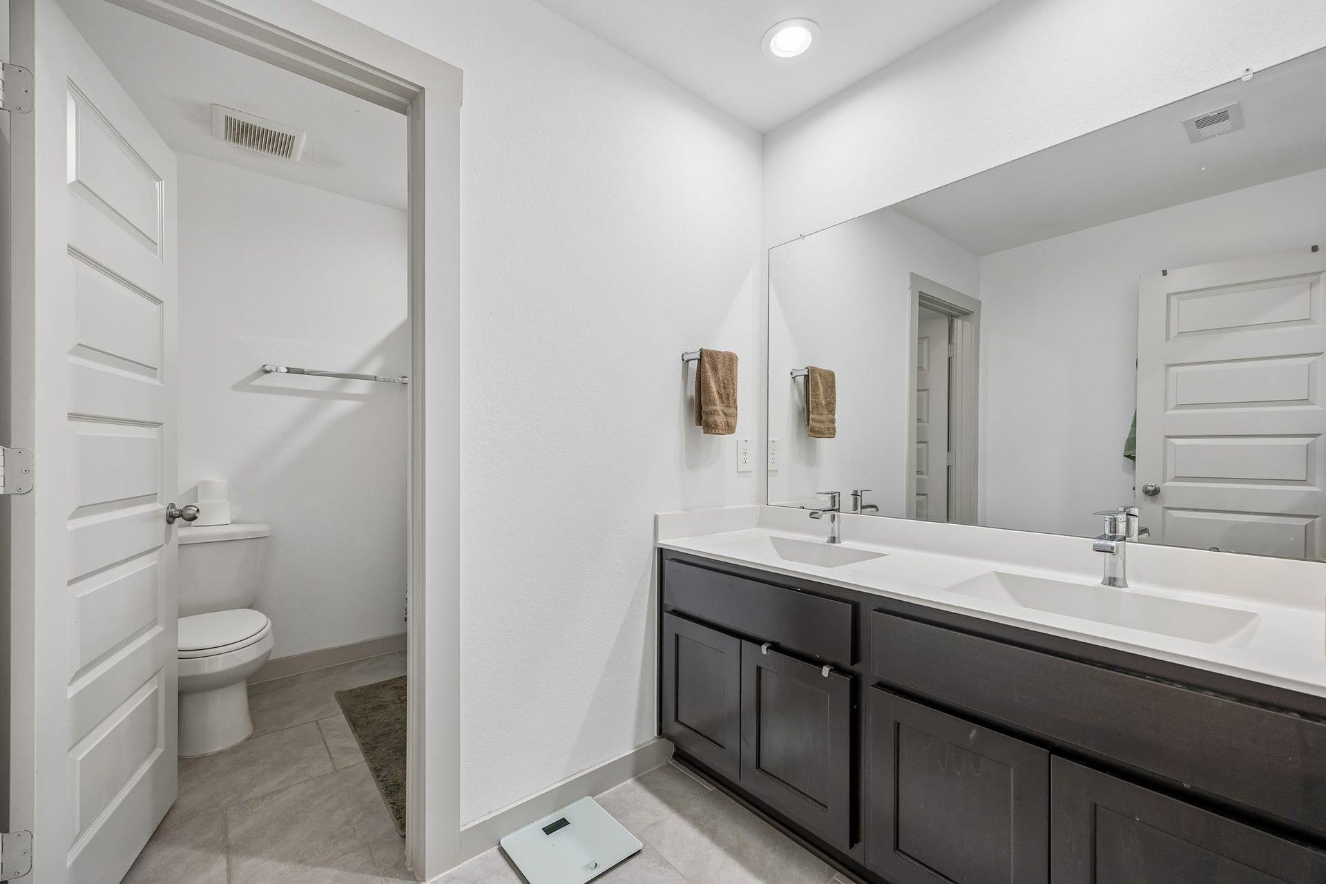 3938 Hordley Terrace Trail, Fulshear, TX 77441 Well-designed secondary bath with double sinks and a separate private bath area featuring a tub/shower combination, making it easy for more than one person to use the space at the same time.