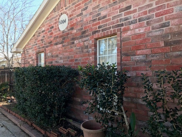 5004 Lingonberry Street, Houston, TX 77033 5004 Lingonberry Street, Houston, TX 77033