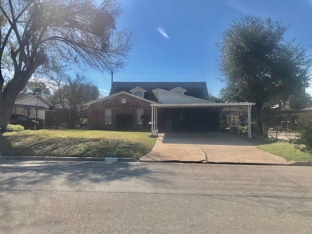5004 Lingonberry Street, Houston, TX 77033 5004 Lingonberry Street, Houston, TX 77033
