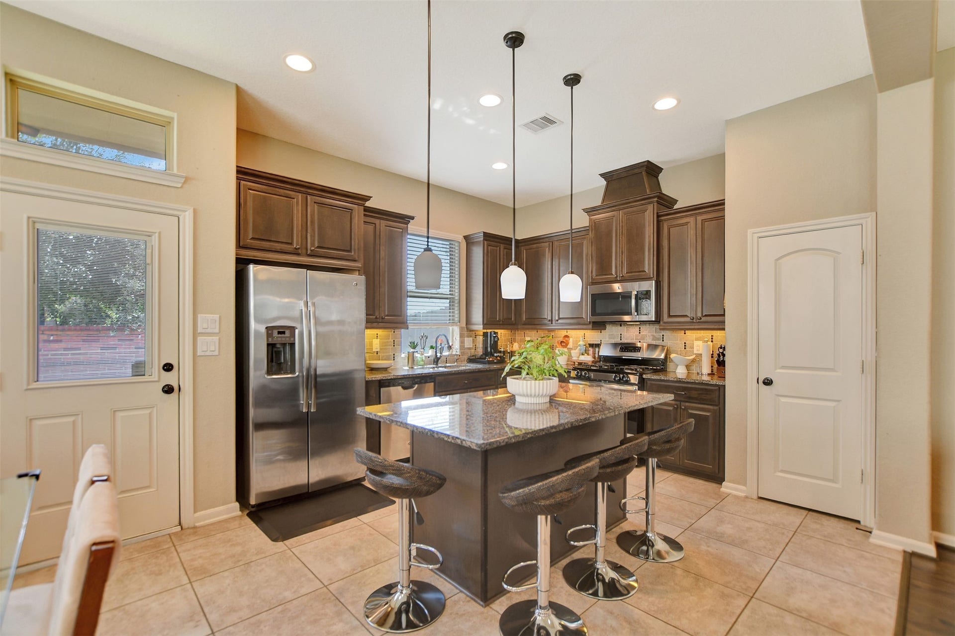 12210 La Strada Street, Richmond, TX 77406 Kitchen area.