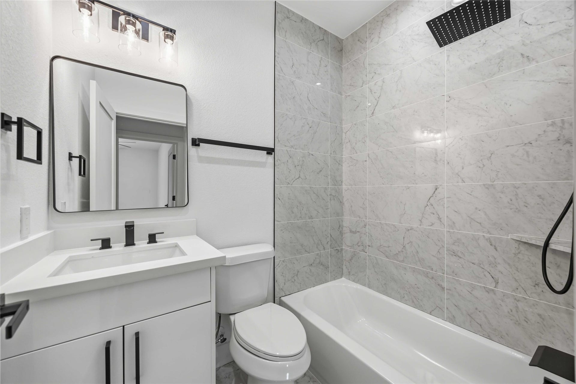 Secondary full bath