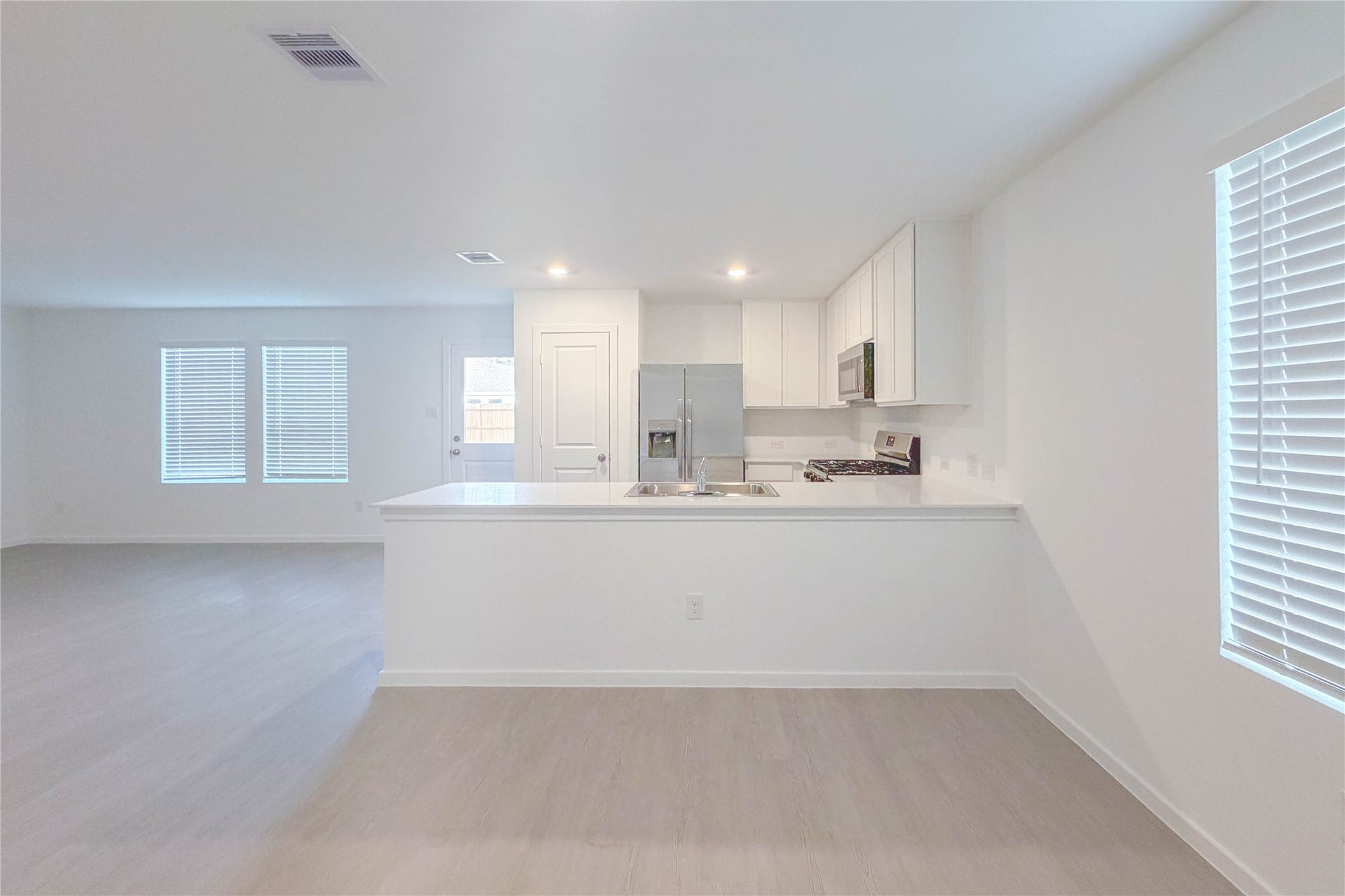 Kitchen/ Dinign area