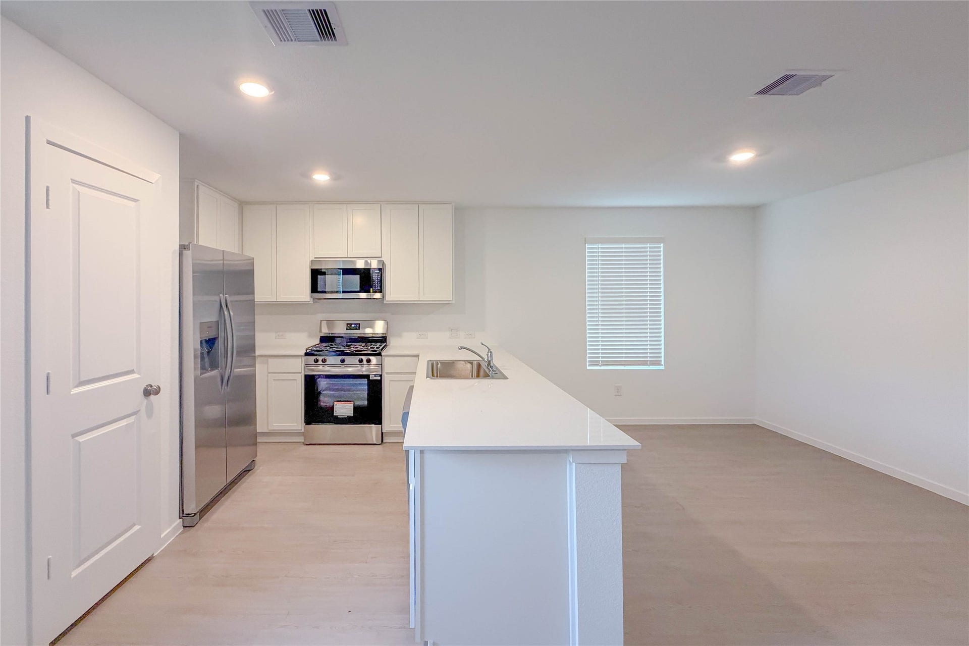 Kitchen/ Dining area