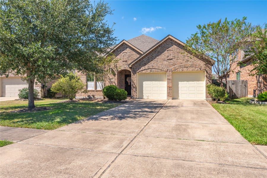 Property photo for 605 Chesterfield Lane, League City, TX