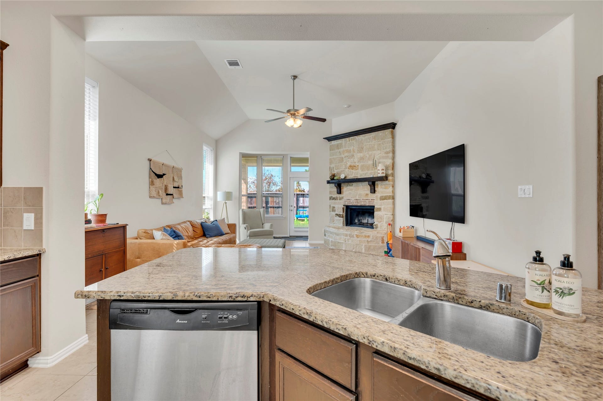 605 Chesterfield Lane, League City, TX 77573