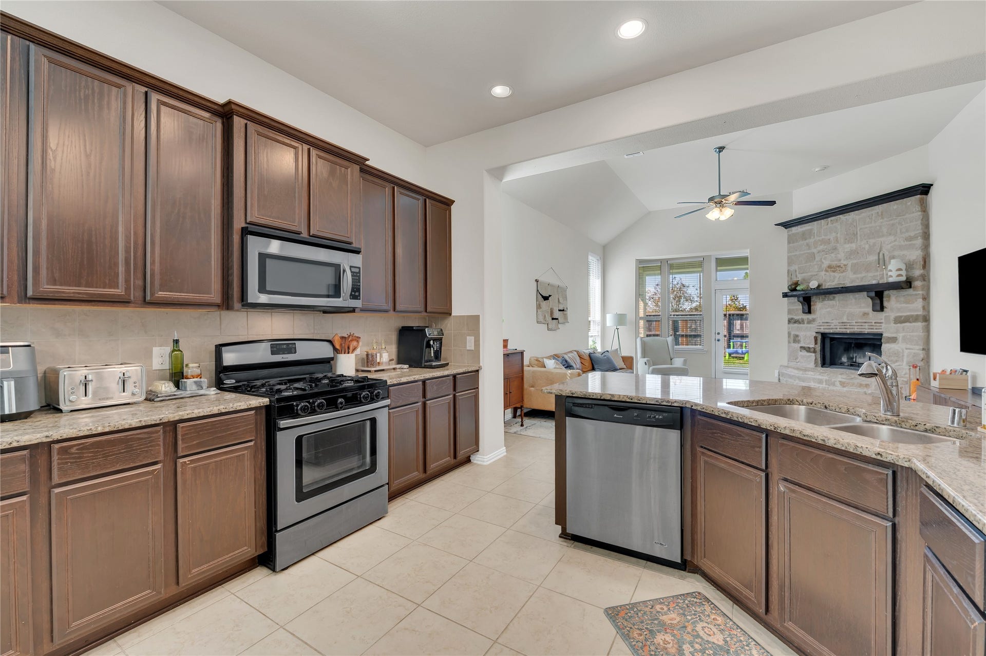 605 Chesterfield Lane, League City, TX 77573