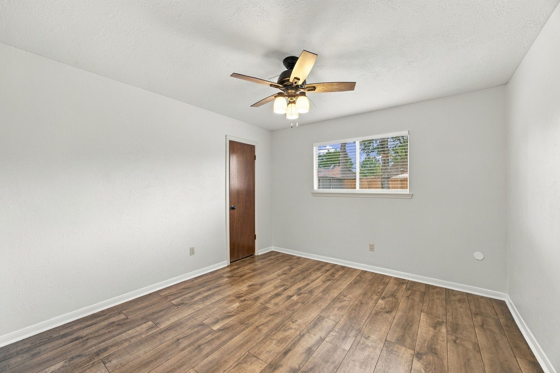 8902 Rocky Lane, Houston, TX 77040 The guest bedrooms are large and have no carpet and new flooring.
