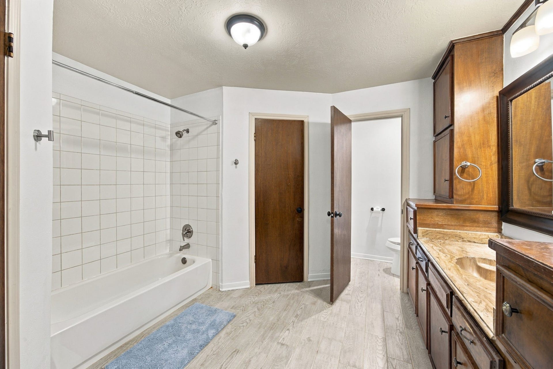 8902 Rocky Lane, Houston, TX 77040 The primary bath has a tub/shower combo, double closets and a plenty of cabinet space. The is also a seperate vanity
