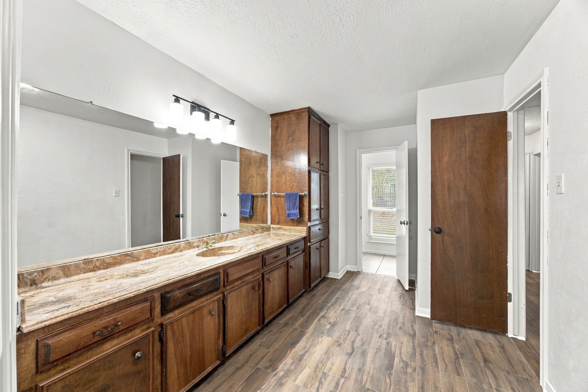 8902 Rocky Lane, Houston, TX 77040 The size of the guest bathroom could easily be converted into an accessible bathroom. The space is there.