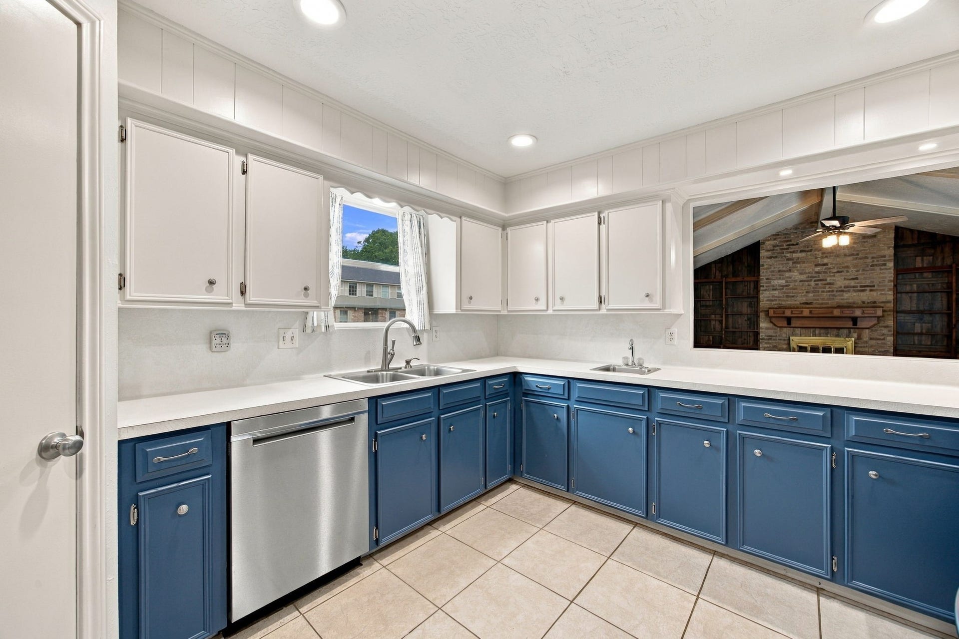 8902 Rocky Lane, Houston, TX 77040 This kitchen has space for days! Look at all these cabinets and counter space.