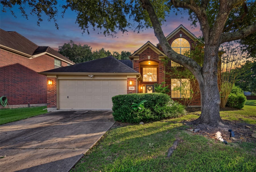 Property photo for 7406 Greatwood Grove Drive, Sugar Land, TX