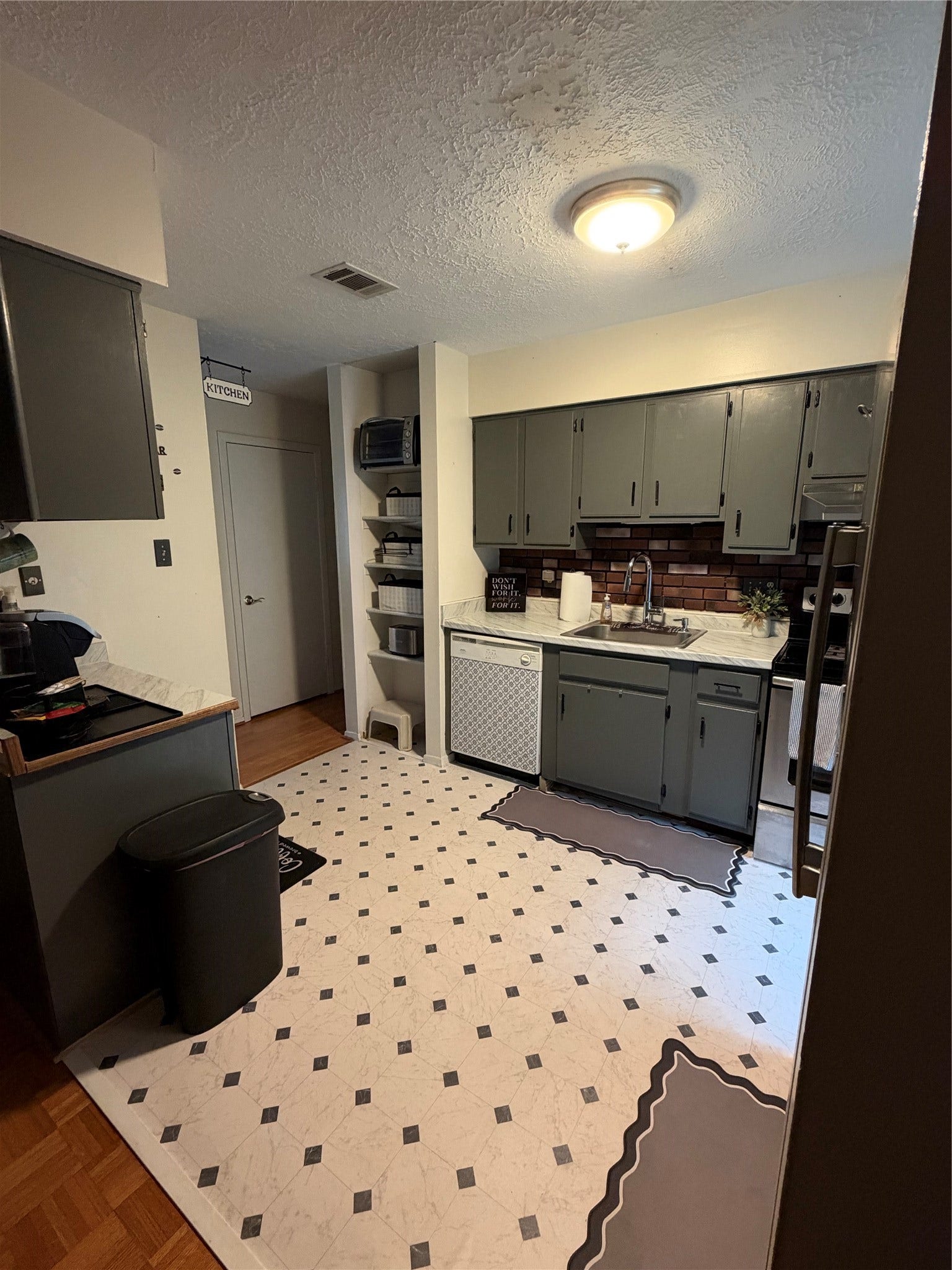 15806 Ridgecroft Road, Houston, TX 77053 15806 Ridgecroft Road, Houston, TX 77053