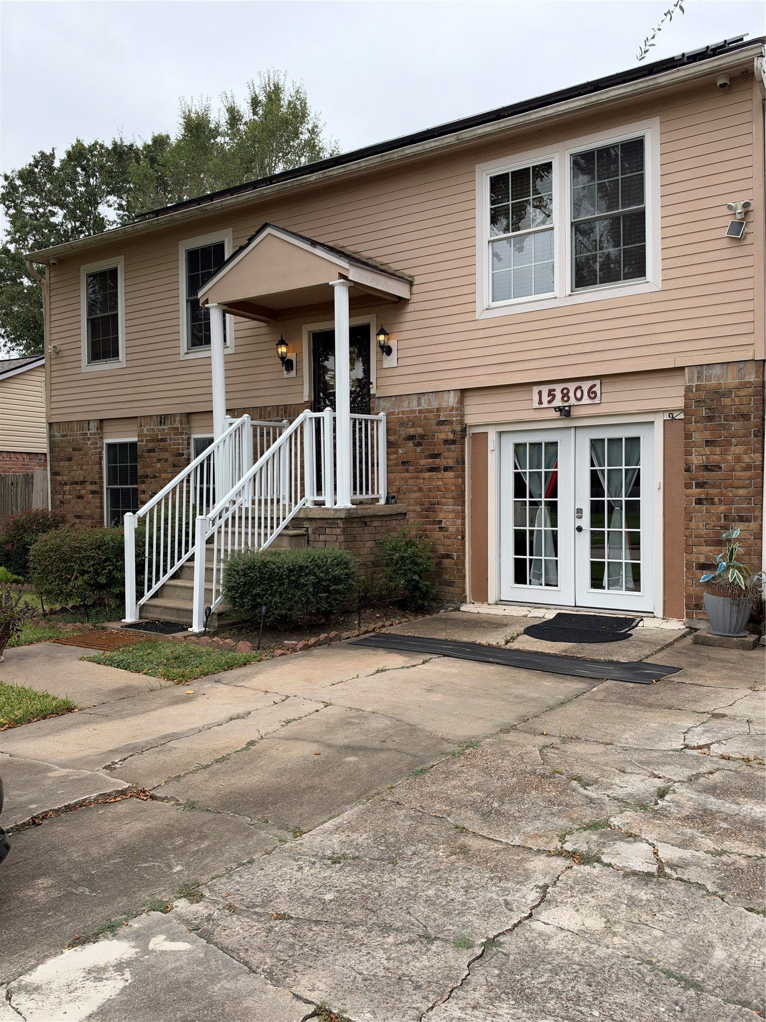15806 Ridgecroft Road, Houston, TX 77053 15806 Ridgecroft Road, Houston, TX 77053