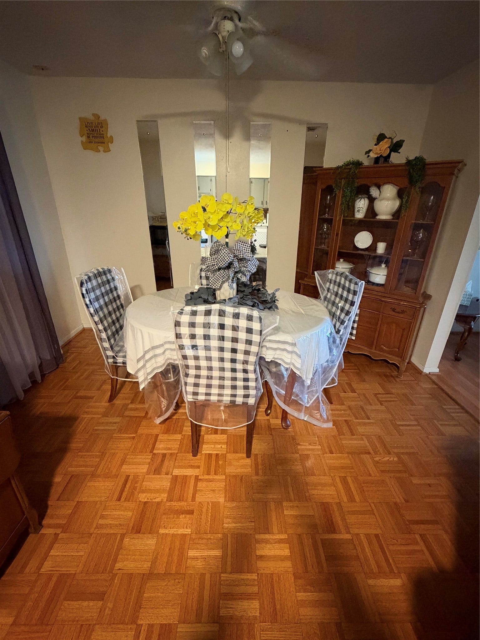 15806 Ridgecroft Road, Houston, TX 77053 Dining room