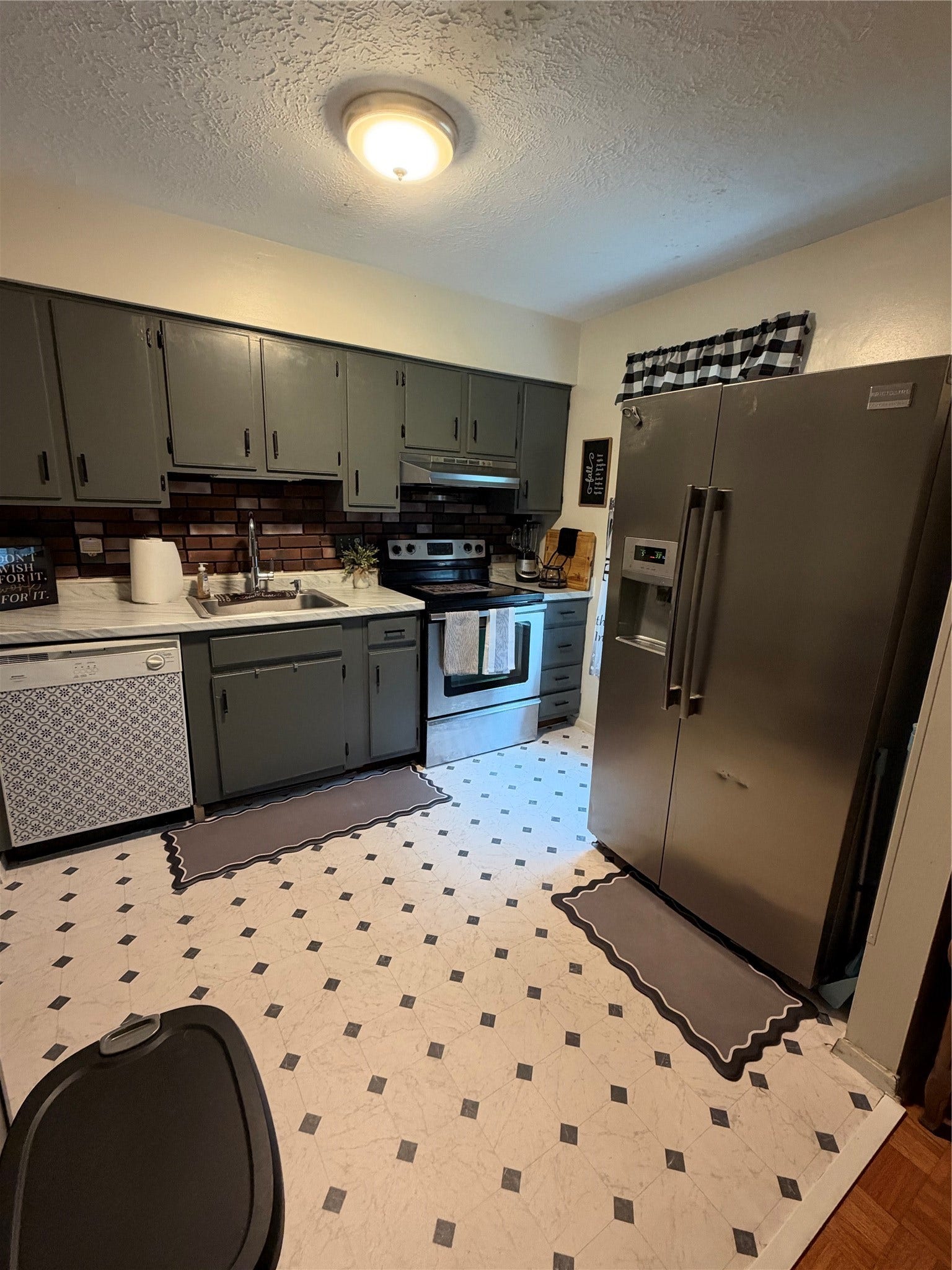15806 Ridgecroft Road, Houston, TX 77053 15806 Ridgecroft Road, Houston, TX 77053