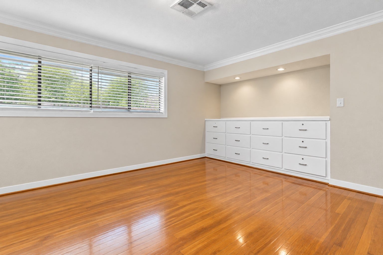 3641 Deal Street, Houston, TX 77025 3641 Deal Street, Houston, TX 77025