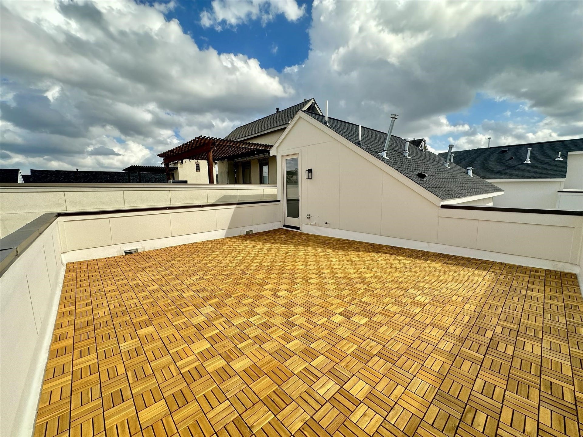 1142 W 16th Street, Houston, TX 77008 Roof Top Terrace Plumbed for Outdoor Kitchen