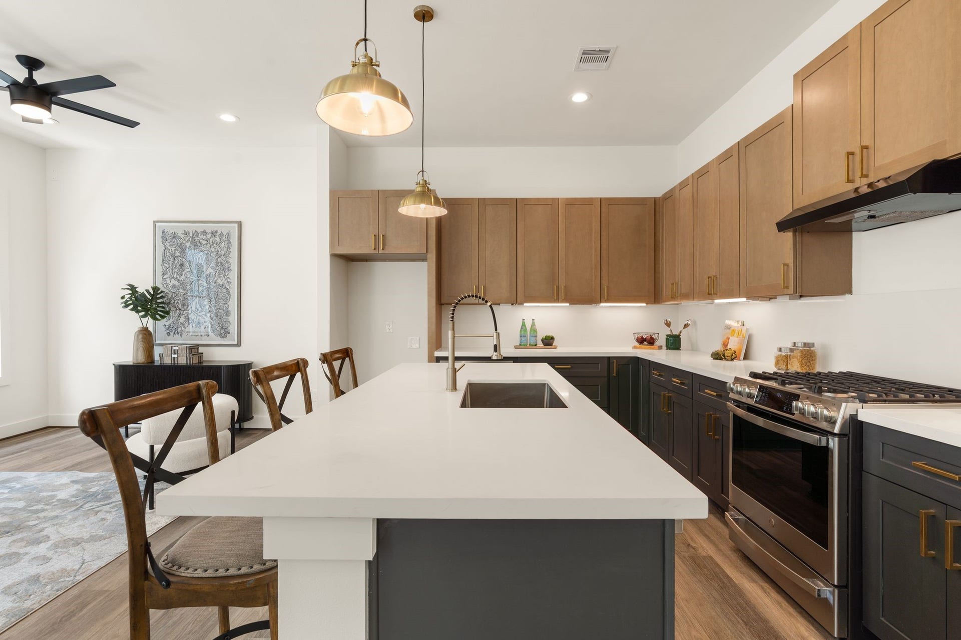 1142 W 16th Street, Houston, TX 77008 Kitchen.