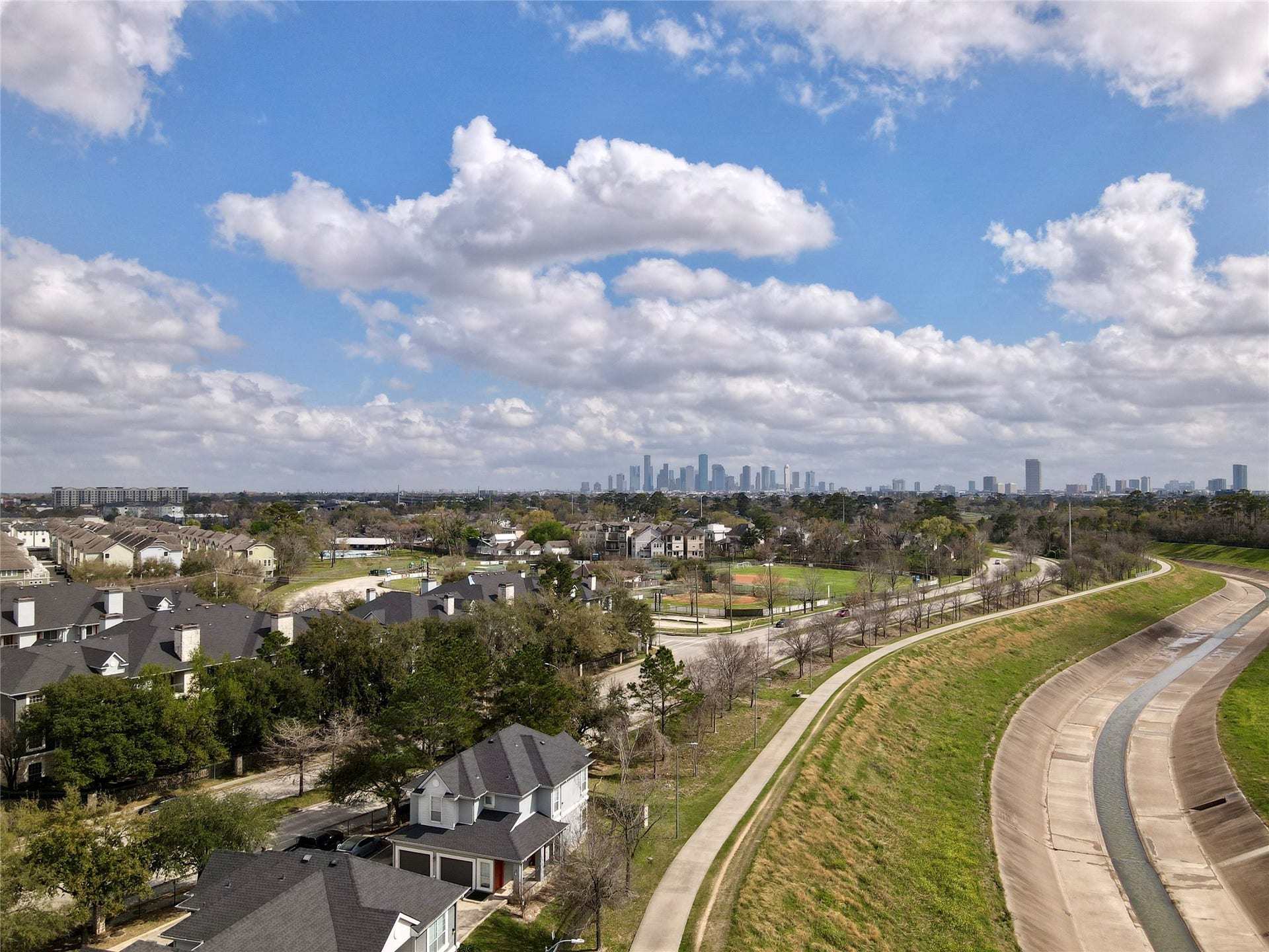 1142 W 16th Street, Houston, TX 77008 Walking distance to White Oak
