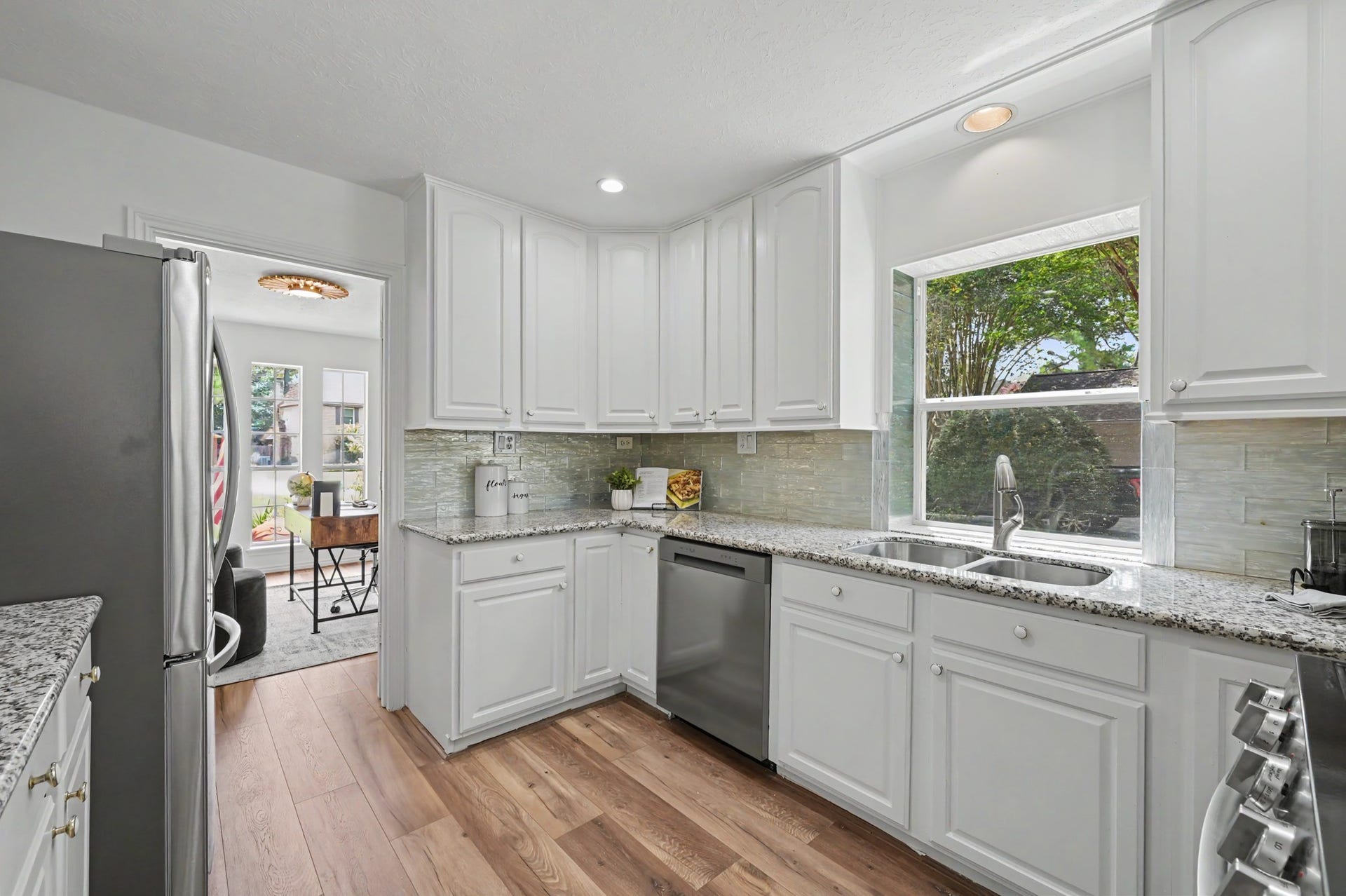 19 Postvine Court, The Woodlands, TX 77381 Bright kitchen invites you in to make snacks or meals.