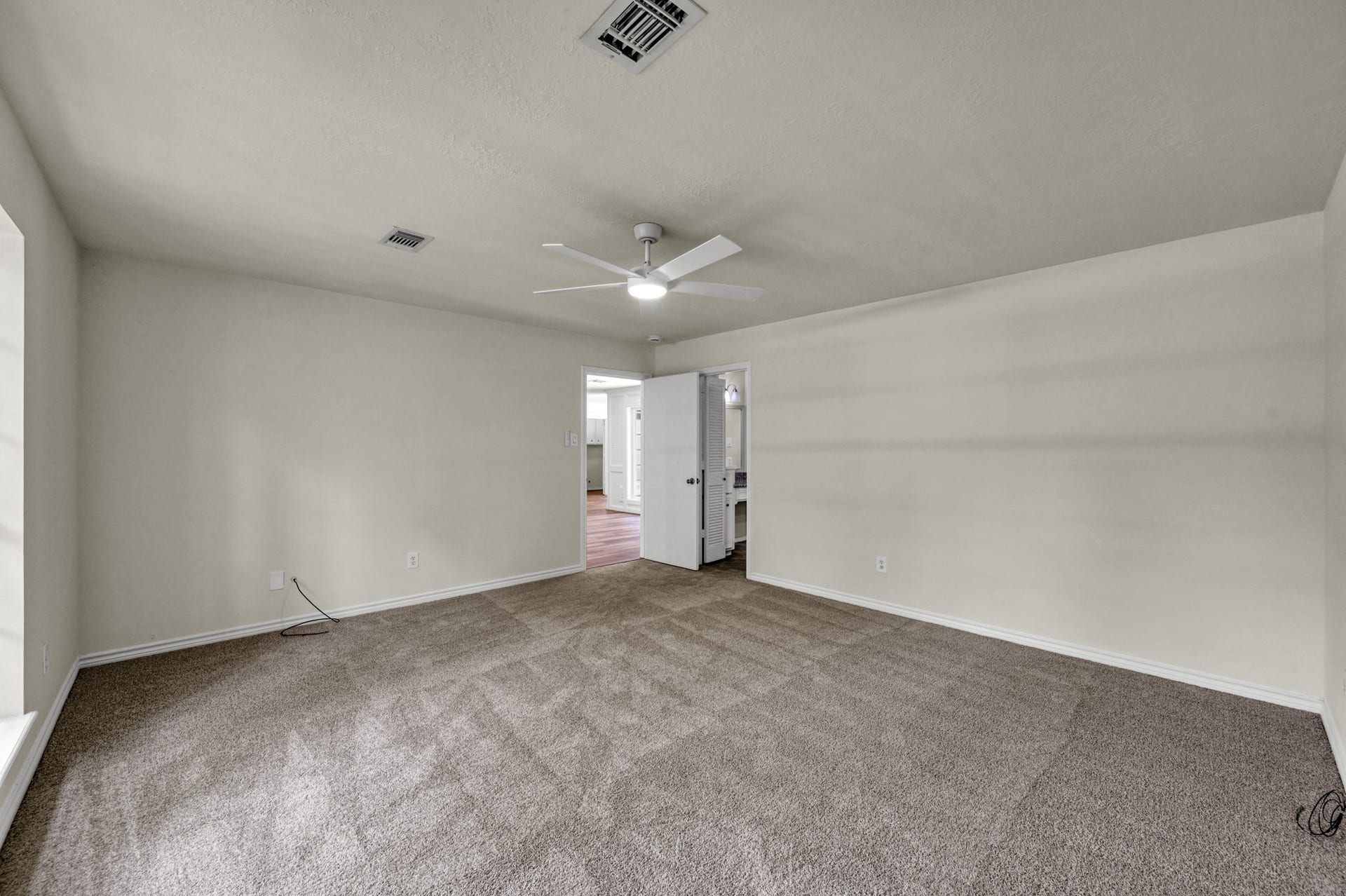 19 Postvine Court, The Woodlands, TX 77381 New carpet & fresh paint in all bedrooms.