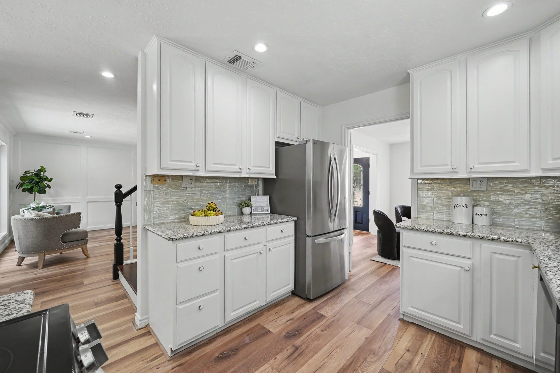 19 Postvine Court, The Woodlands, TX 77381 Ample cabinet space with granite counter tops.