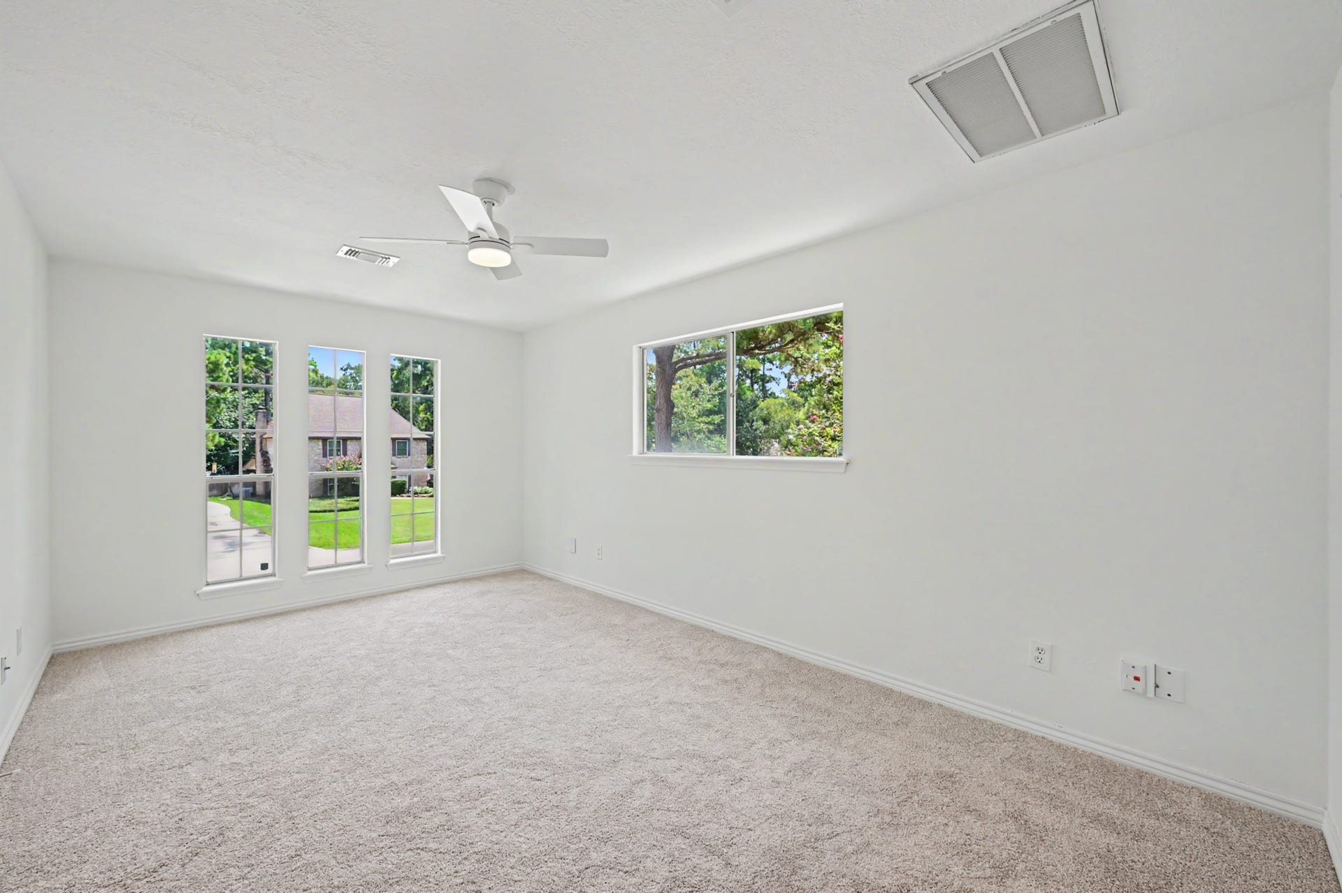 19 Postvine Court, The Woodlands, TX 77381 Spacious secondary bedroom with large closet. New carpet. Fresh paint.