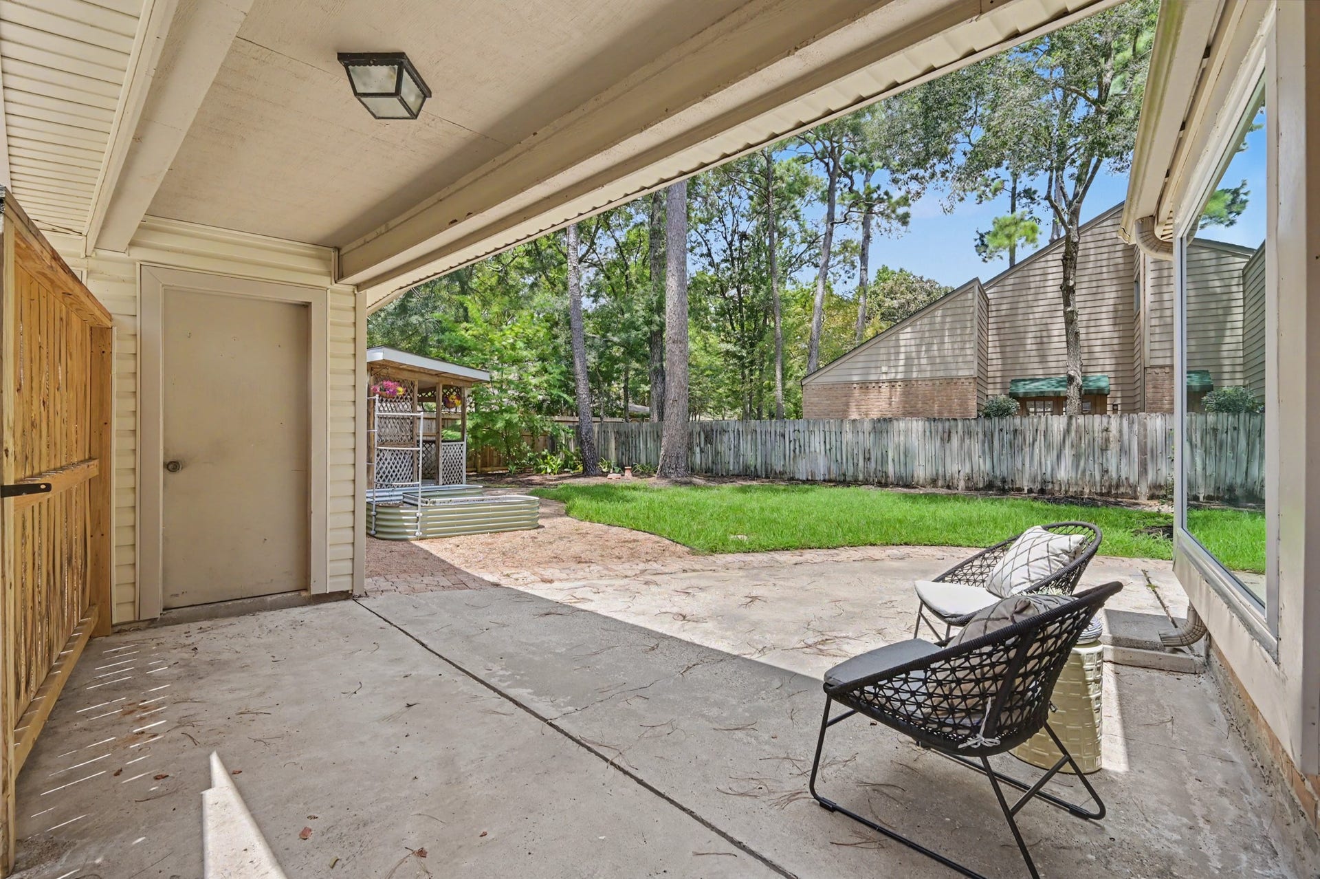 19 Postvine Court, The Woodlands, TX 77381 Breezeway between house & garage.