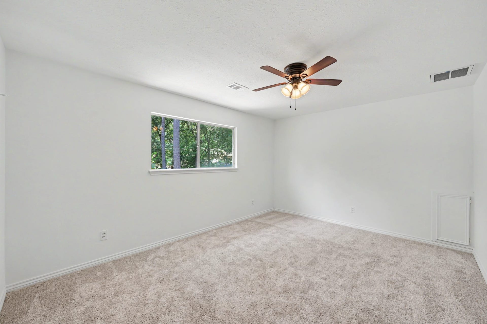 19 Postvine Court, The Woodlands, TX 77381 Secondary bedroom #3. New carpet & fresh paint.
