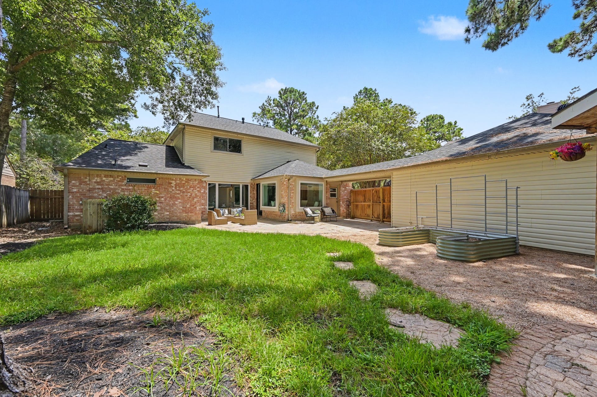 19 Postvine Court, The Woodlands, TX 77381 19 Postvine Court, The Woodlands, TX 77381