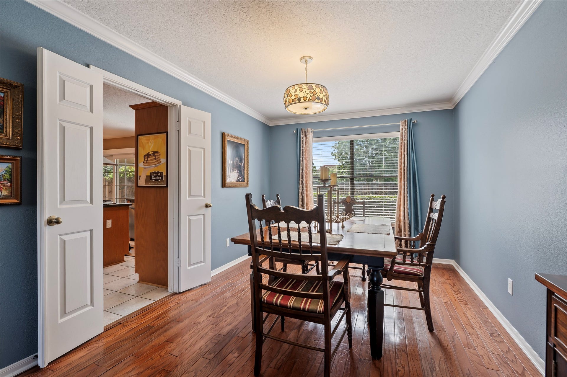 113 Coral Bay Drive, League City, TX 77573 The formal dining room features crown molding, hardwood floors and French doors to the kitchen.