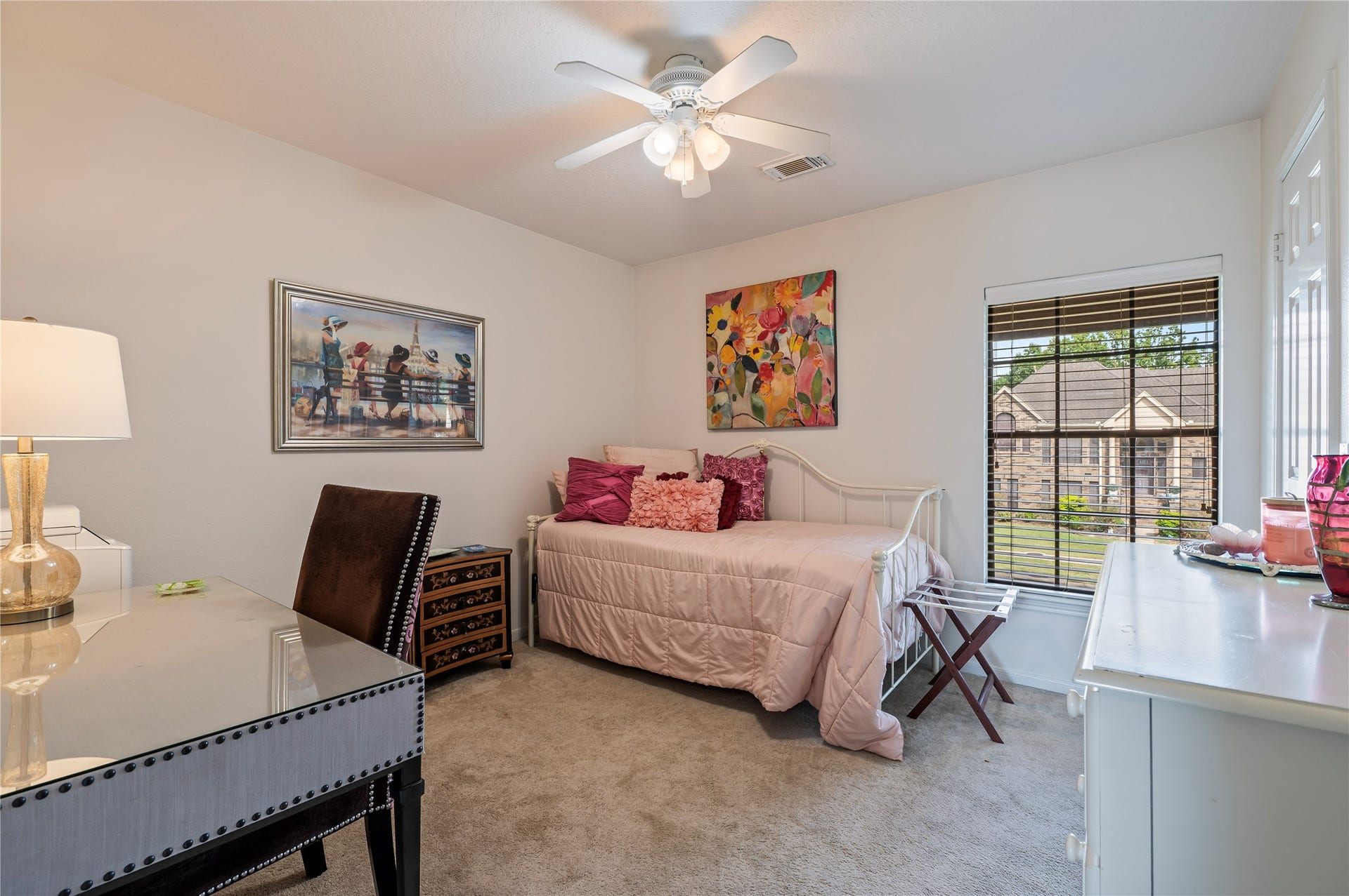 113 Coral Bay Drive, League City, TX 77573 The secondary bedrooms are larger than average with walk-in closets. This one can make a great office or guest room.