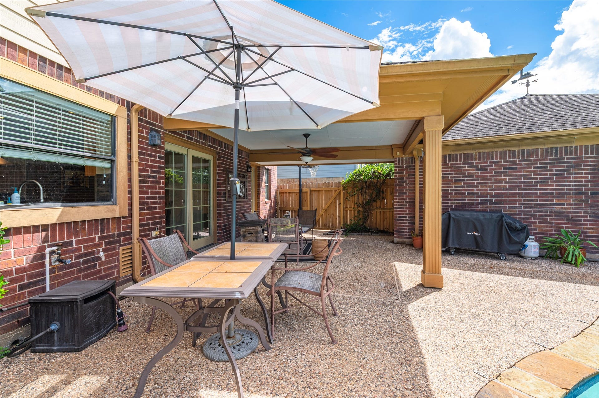 113 Coral Bay Drive, League City, TX 77573 An open patio area alongside the house for outdoor dining in the sunshine.