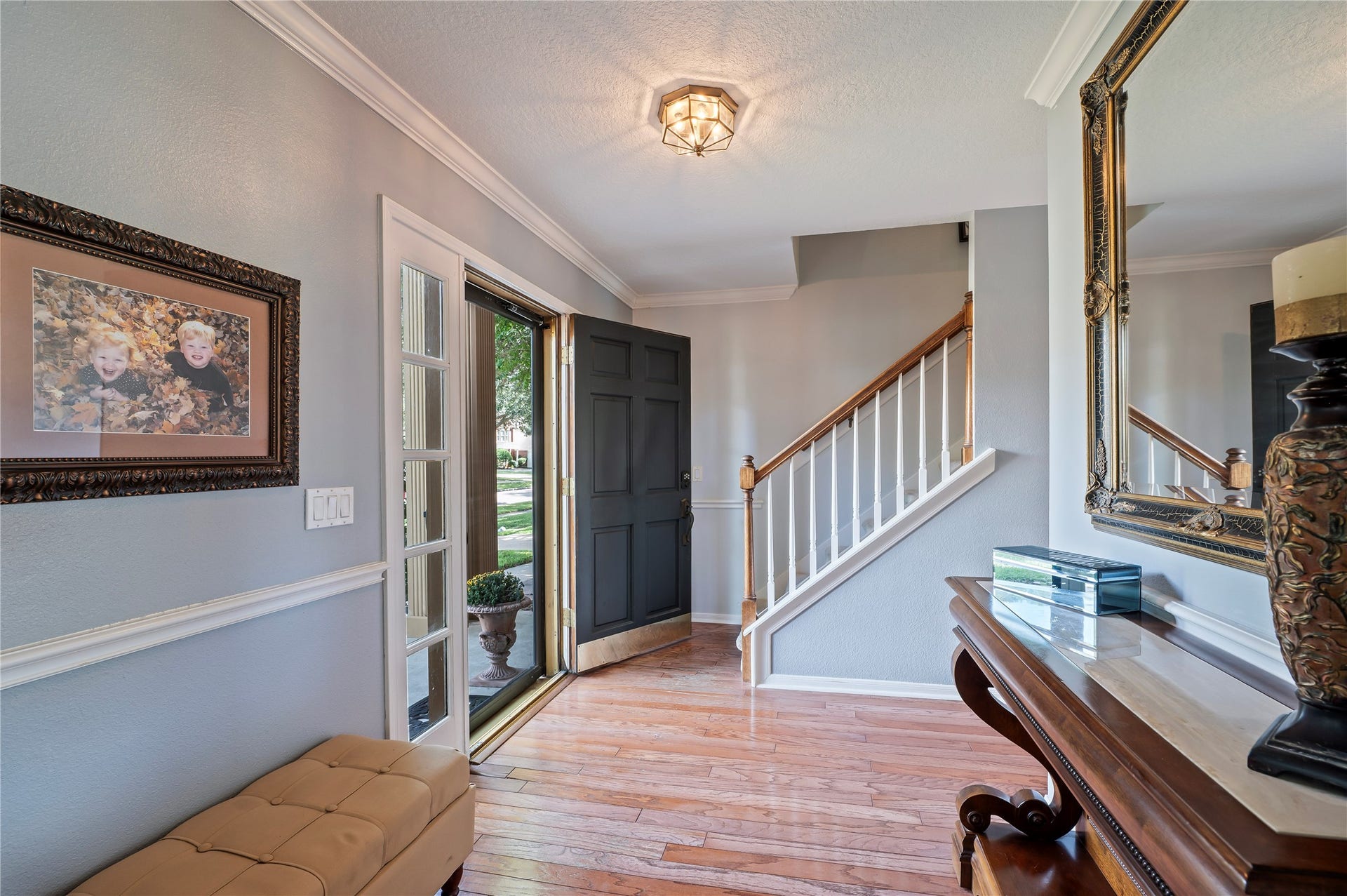 113 Coral Bay Drive, League City, TX 77573 The bright foyer welcomes you with hardwood floors and a classic staircase.