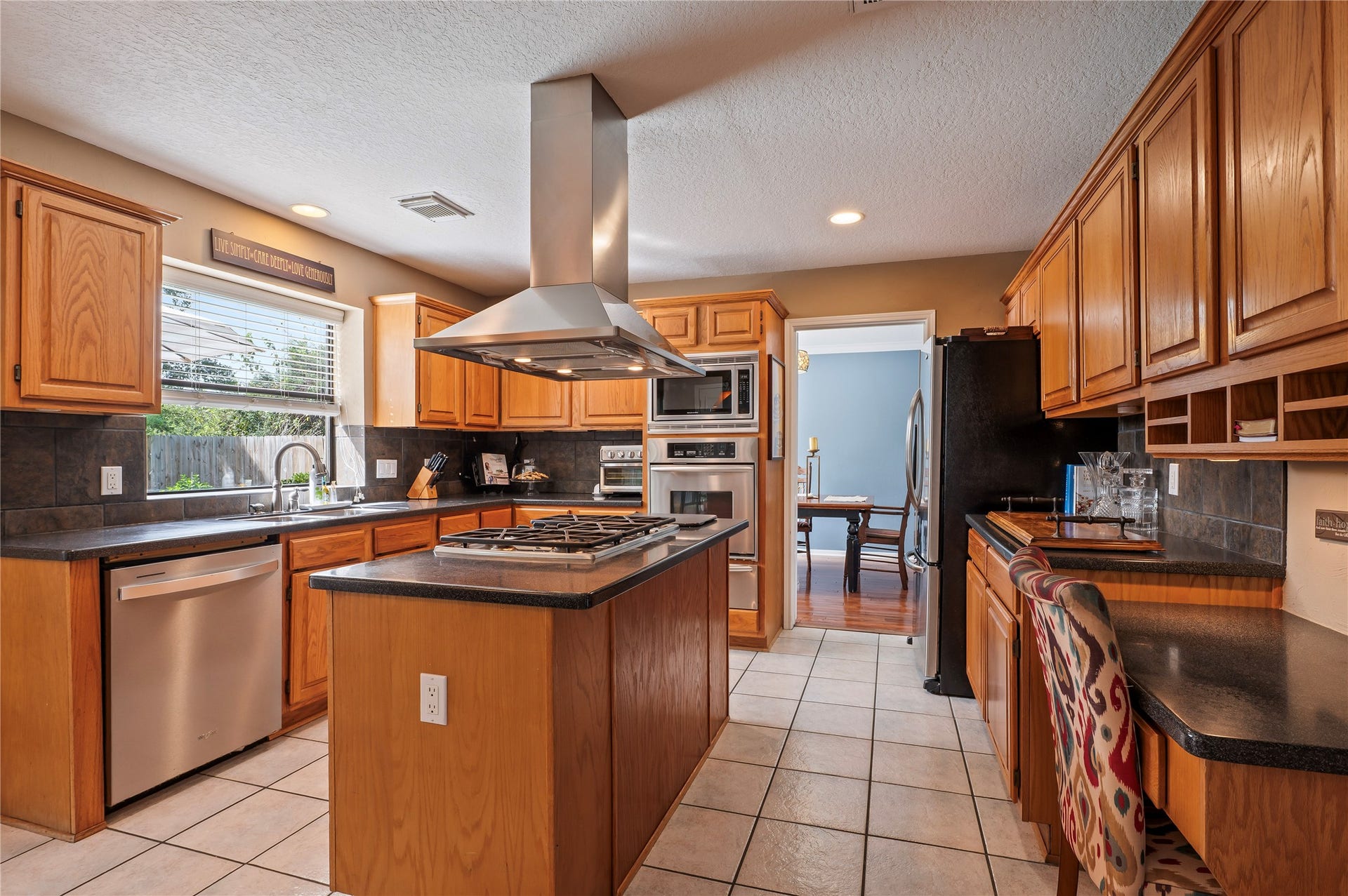 113 Coral Bay Drive, League City, TX 77573 Another view of the kitchen with easy access to the formal dining room.