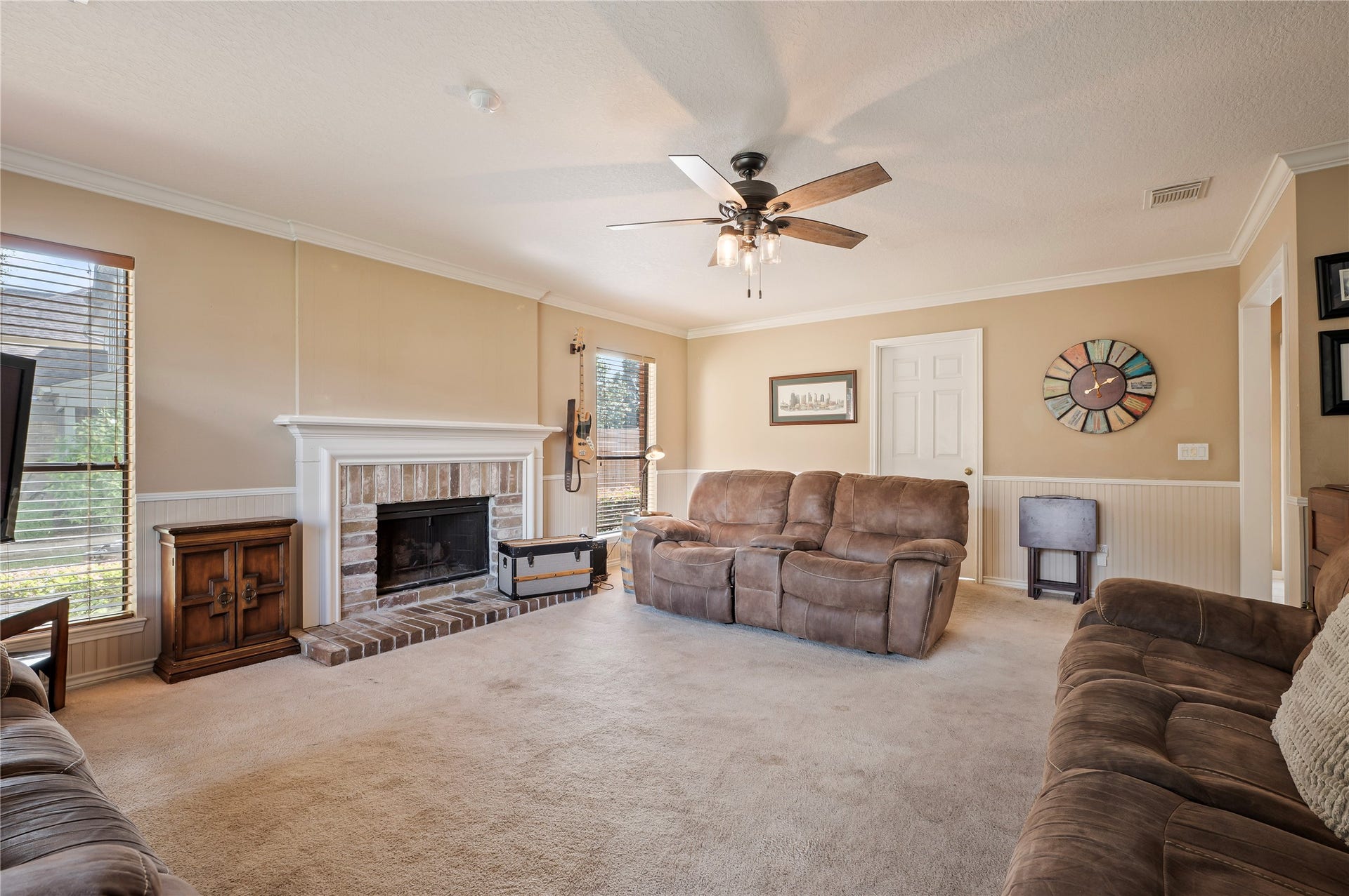 113 Coral Bay Drive, League City, TX 77573 Another view of the spacious family room with fireplace.