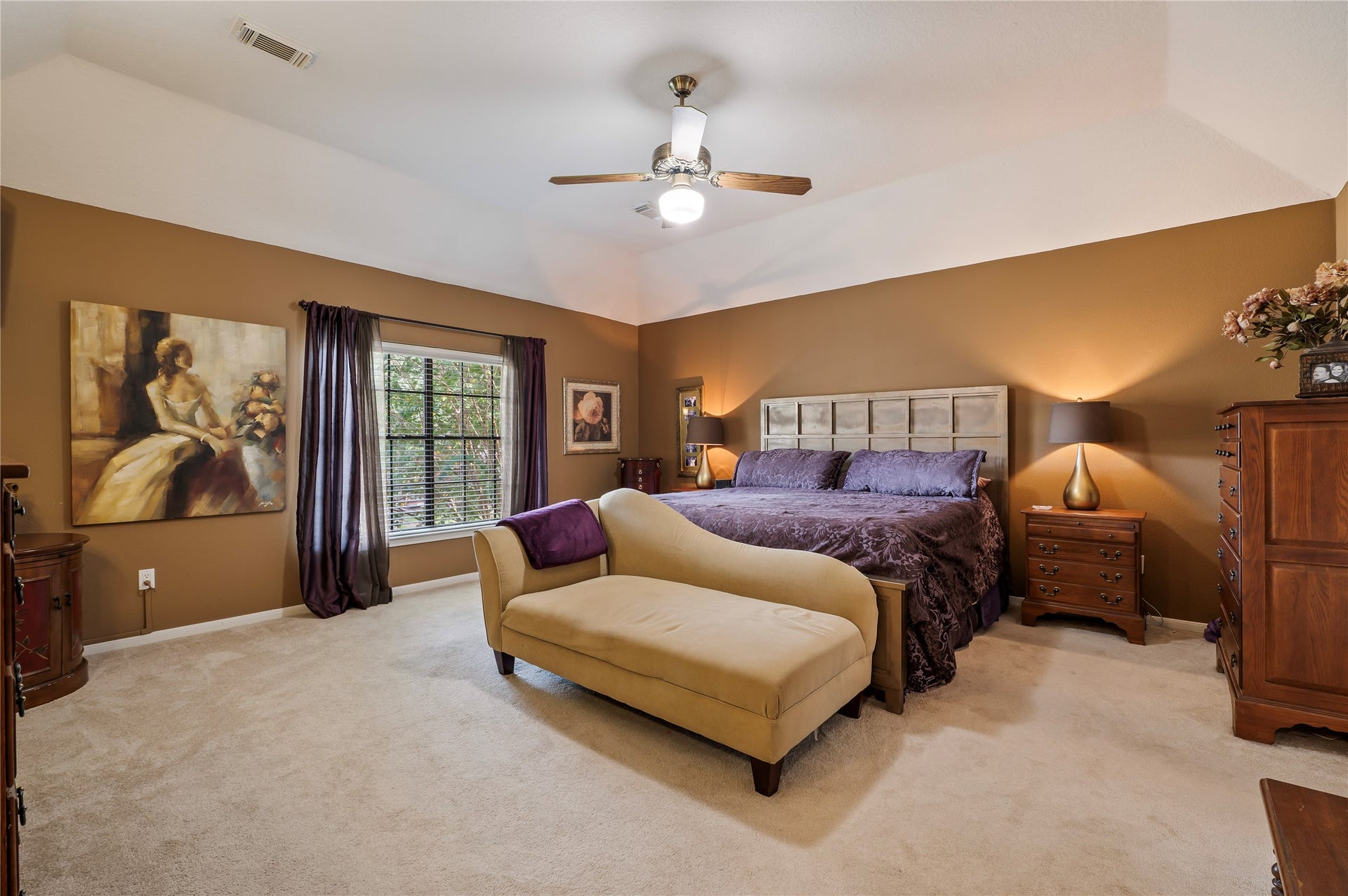 113 Coral Bay Drive, League City, TX 77573 The oversized primary suite is a quiet retreat with a tray ceiling and room for a sitting area.