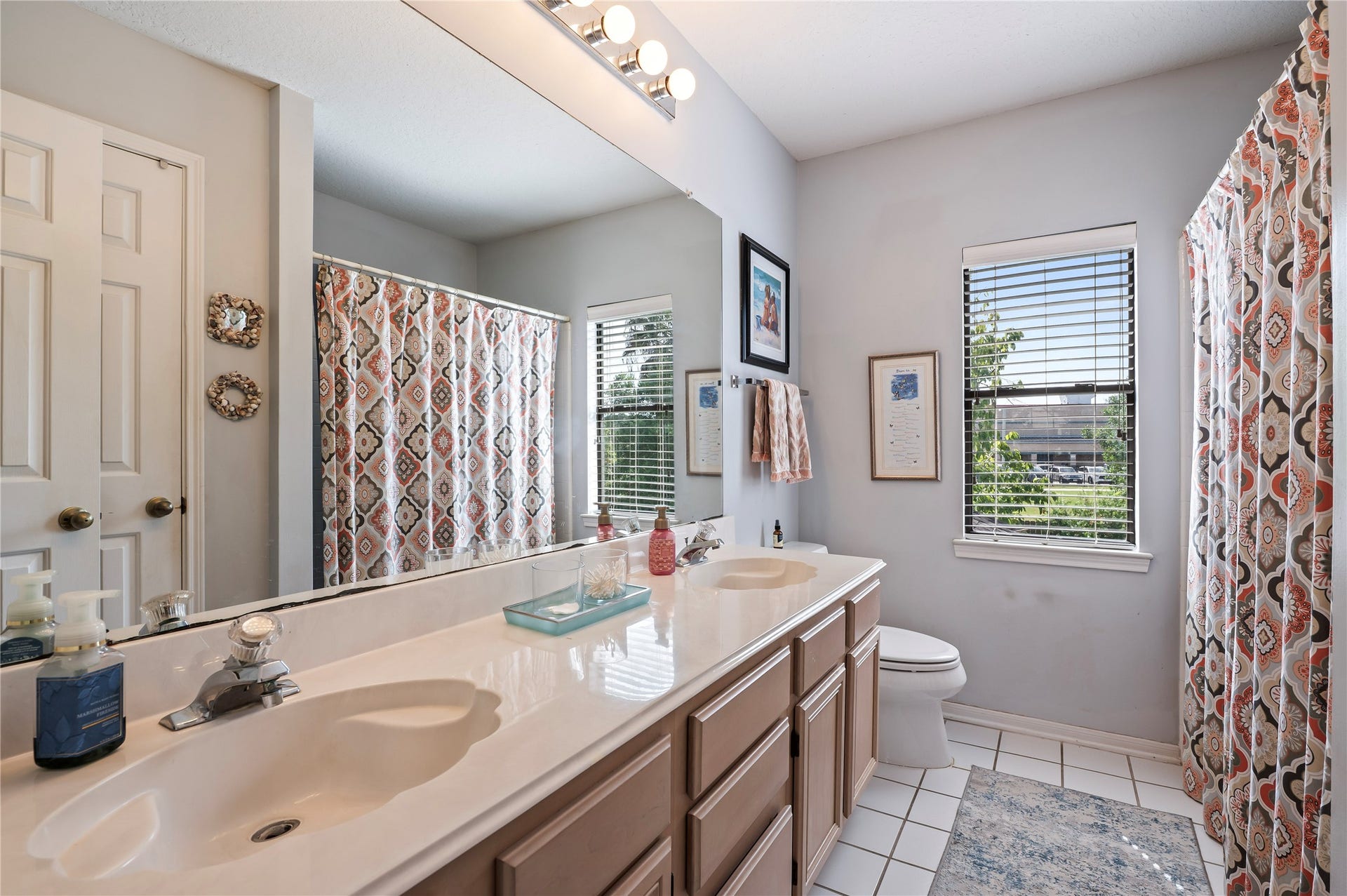 113 Coral Bay Drive, League City, TX 77573 The secondary bath upstairs has double sinks and a tub/shower combo.
