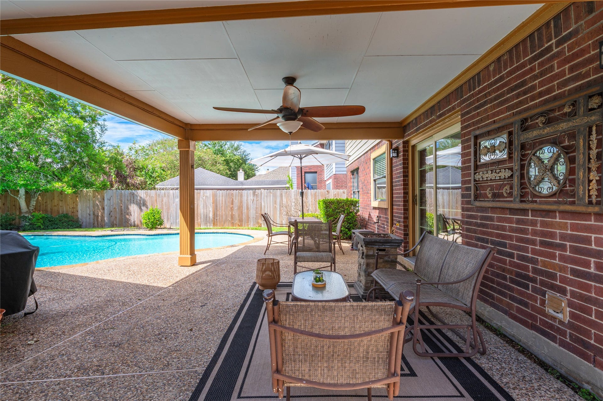 113 Coral Bay Drive, League City, TX 77573 Step out to the covered back porch with ceiling fan. Perfect for morning coffee or relaxing on rainy days!