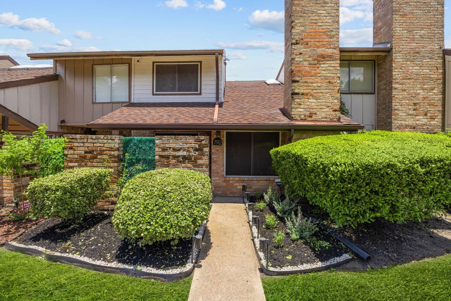 Property photo for 7912 Ellinger Lane, Houston, TX