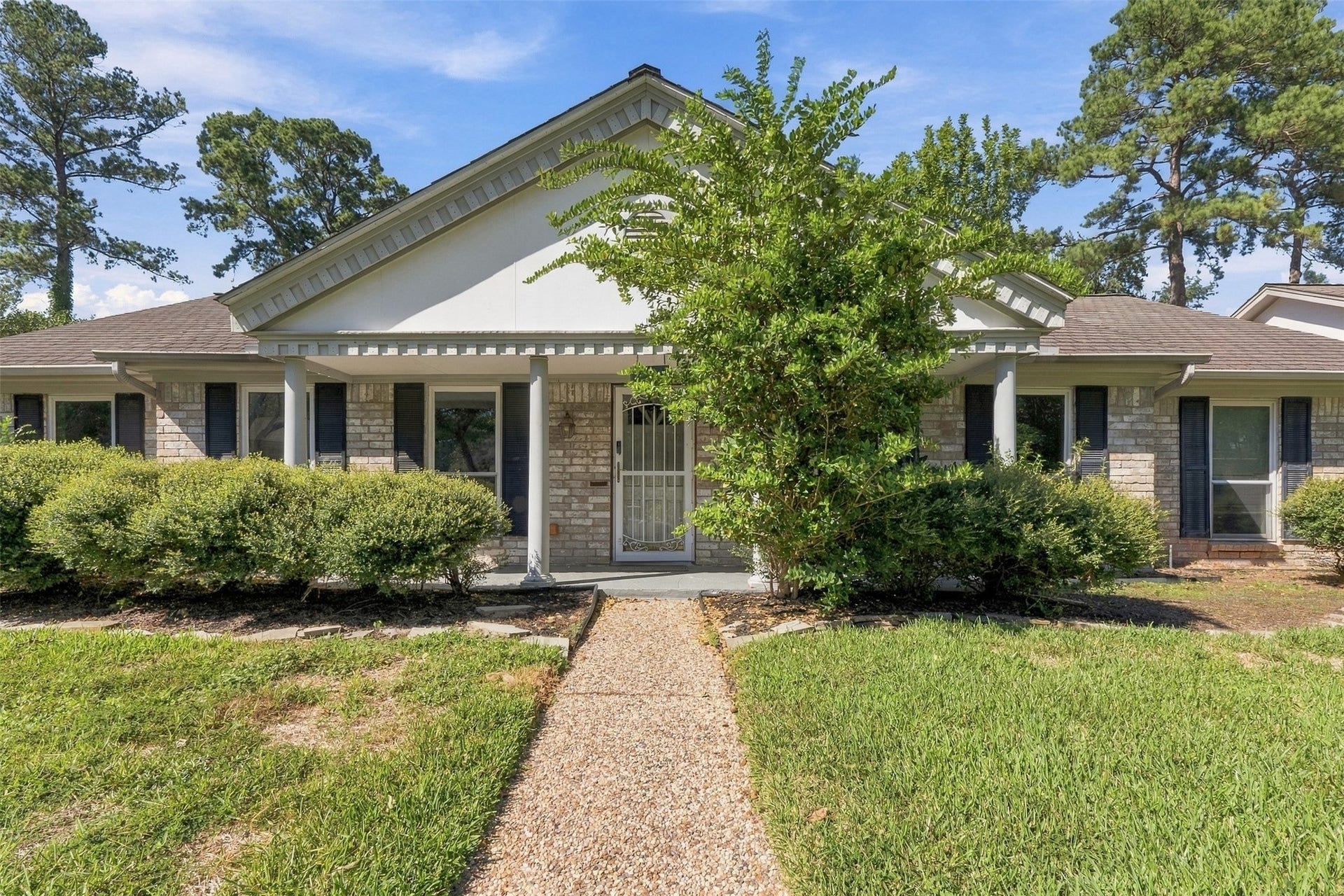 5814 Old Lodge Drive, Houston, TX 77066 Front