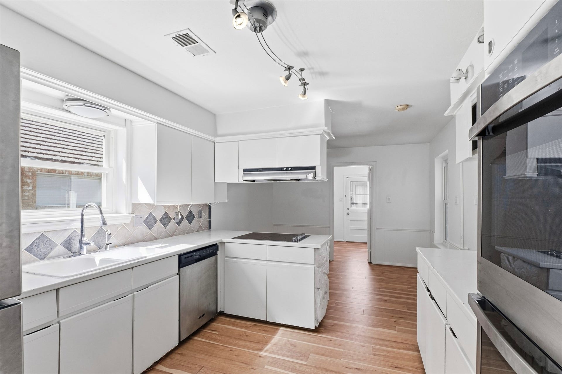 5814 Old Lodge Drive, Houston, TX 77066 5814 Old Lodge Drive, Houston, TX 77066