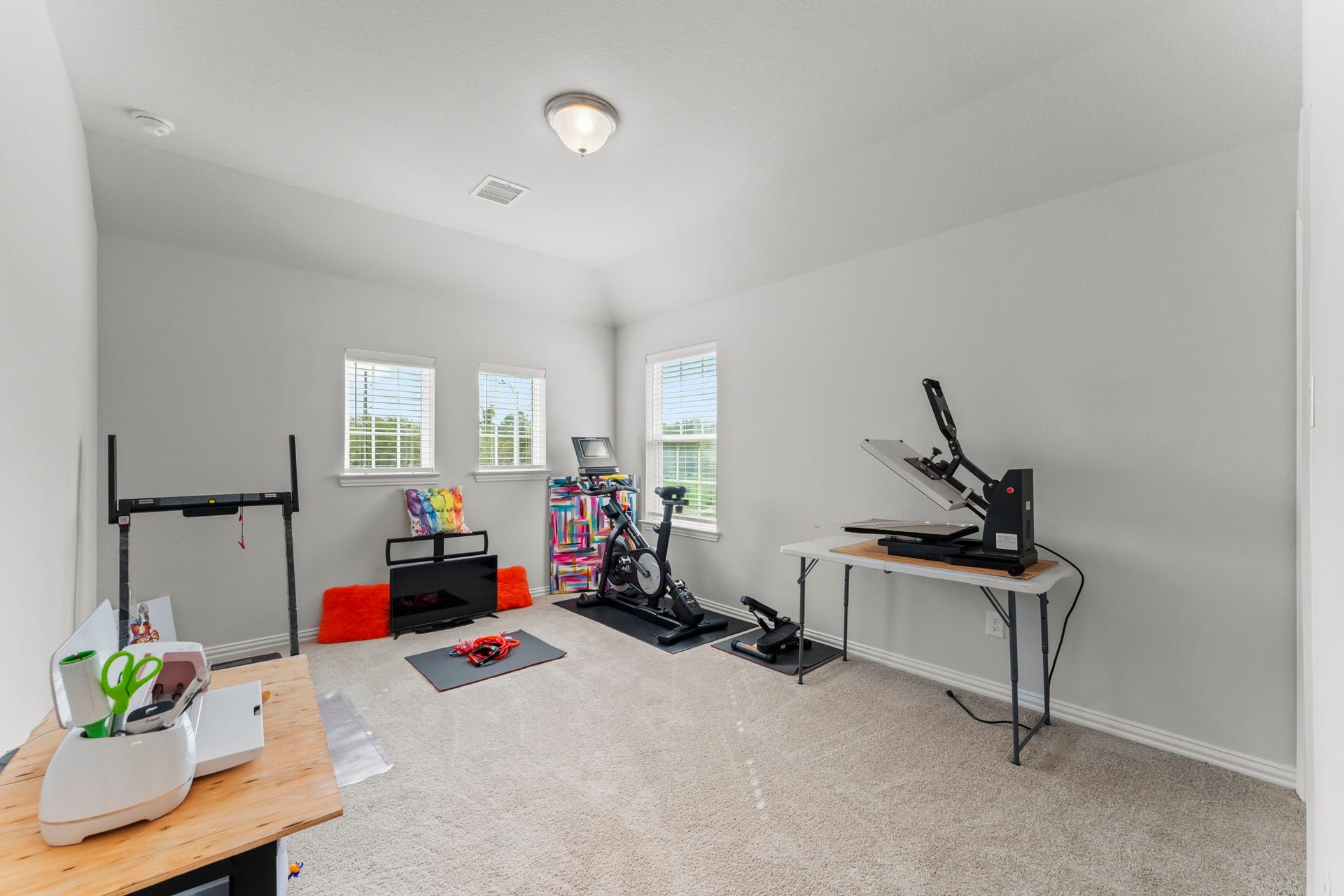 7054 Terra Drive, Manvel, TX 77578 Spacious flex room perfect for a home gym, hobby space, or office setup.