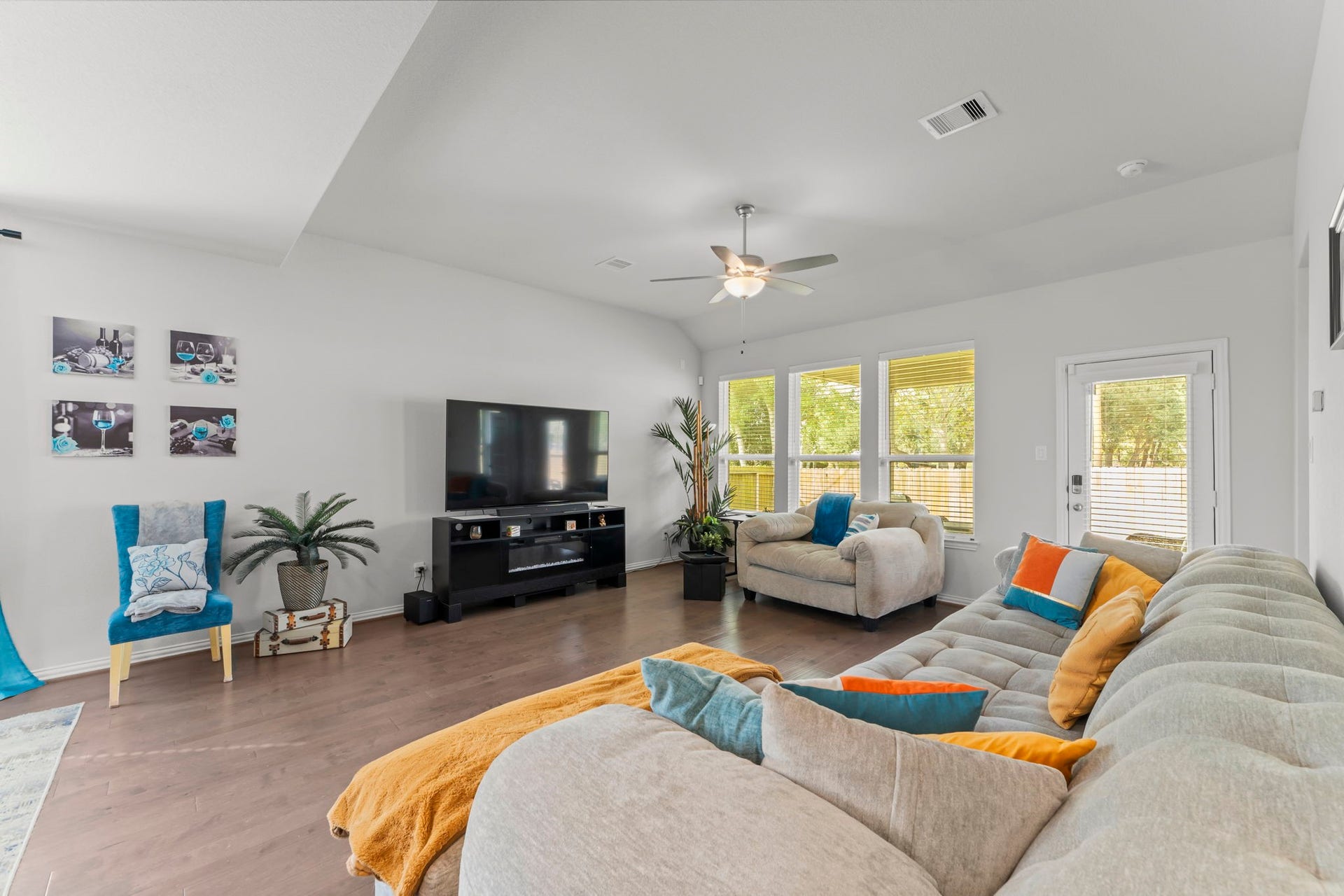 7054 Terra Drive, Manvel, TX 77578 Bright and spacious living room with large windows overlooking the backyard.