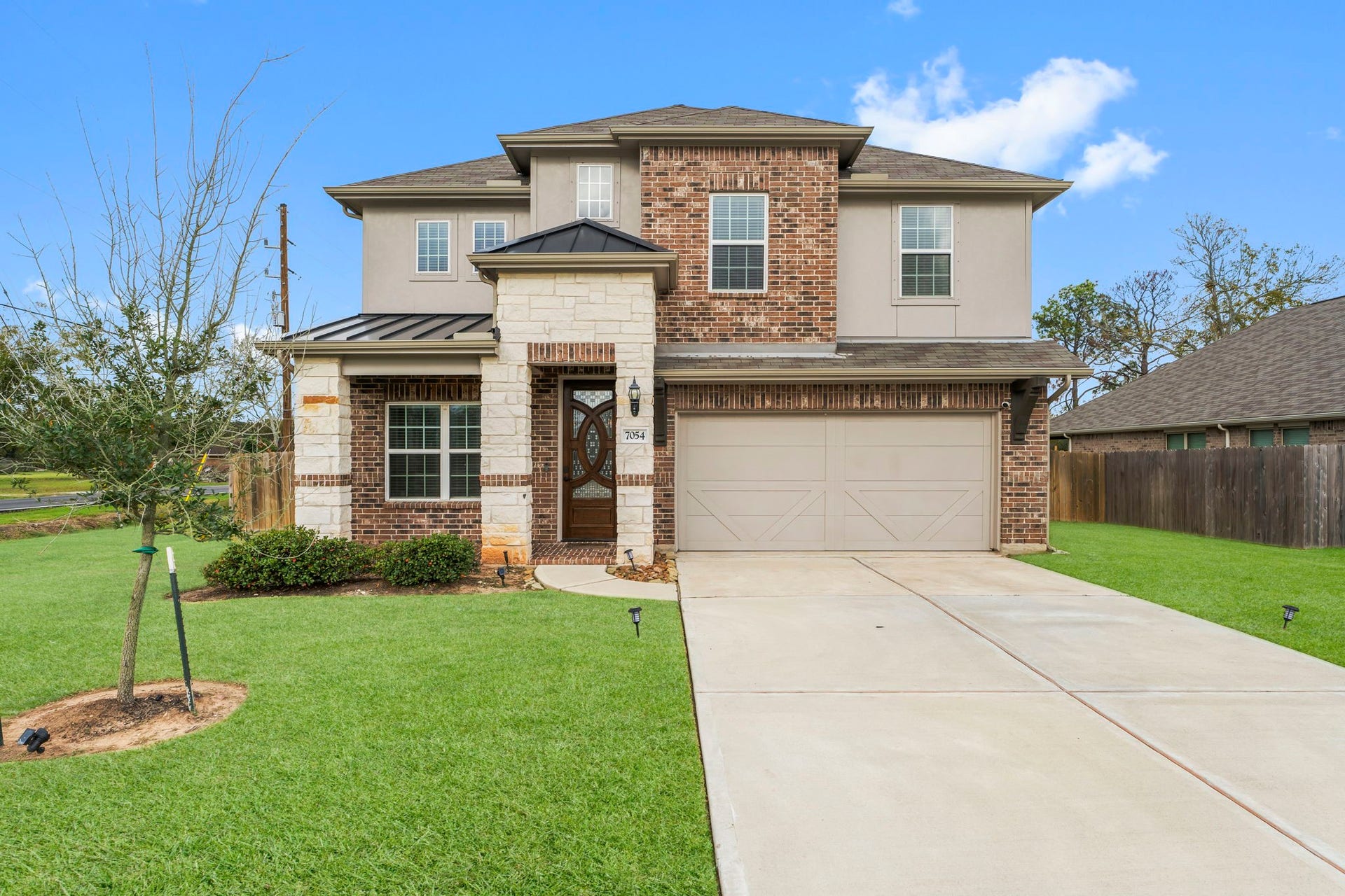 7054 Terra Drive, Manvel, TX 77578 Welcome to 7054 Terra Drive, a Stunning Newly Built home in EXCELLENT CONDITION!