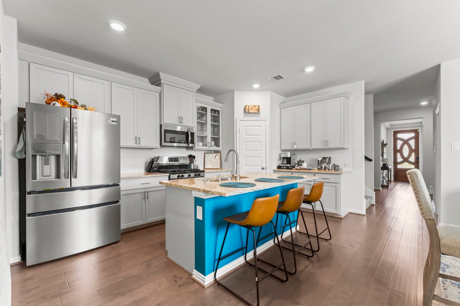 7054 Terra Drive, Manvel, TX 77578 Another view of this stunning kitchen.