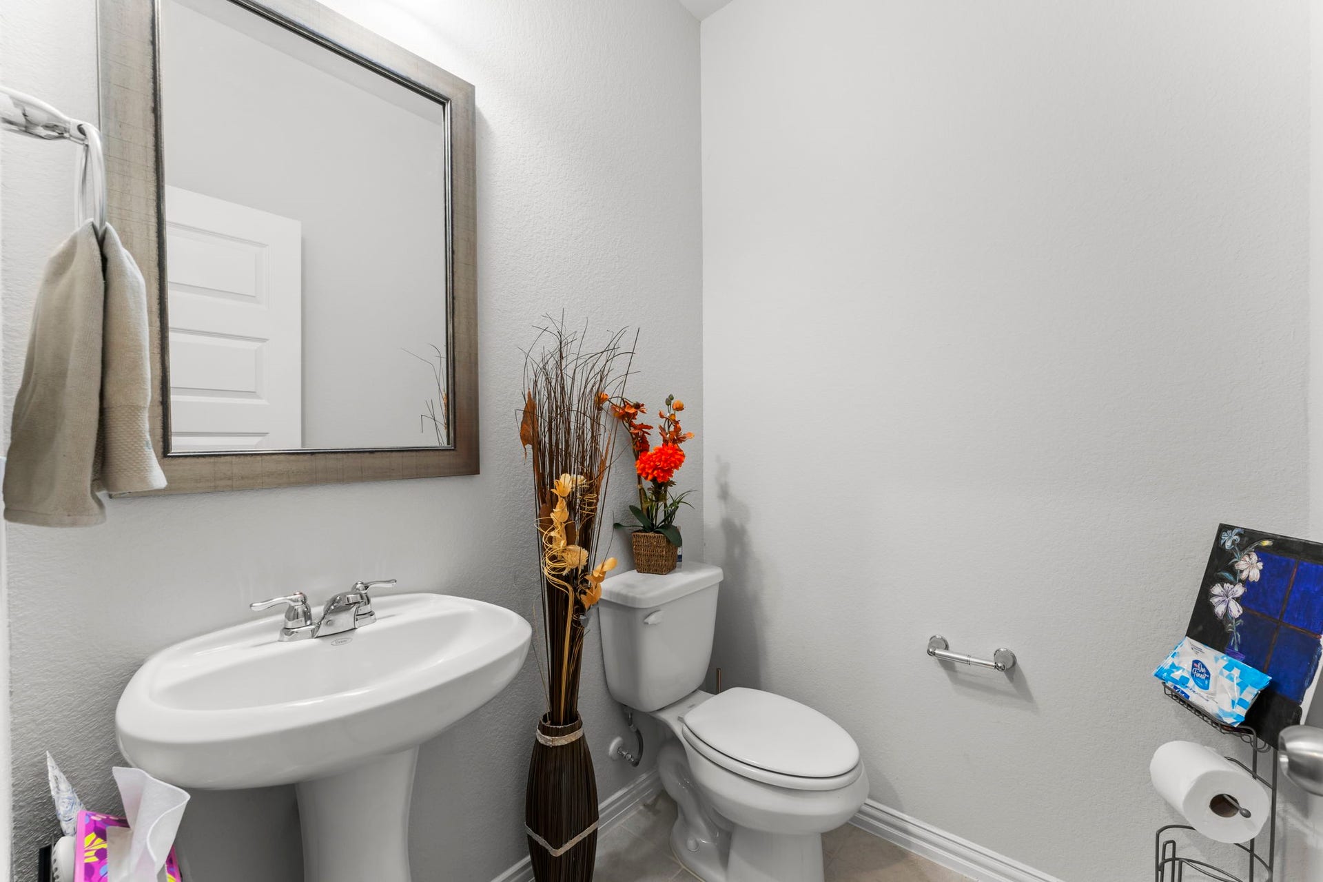 7054 Terra Drive, Manvel, TX 77578 Convenient main-level powder room with pedestal sink and neutral finishes.