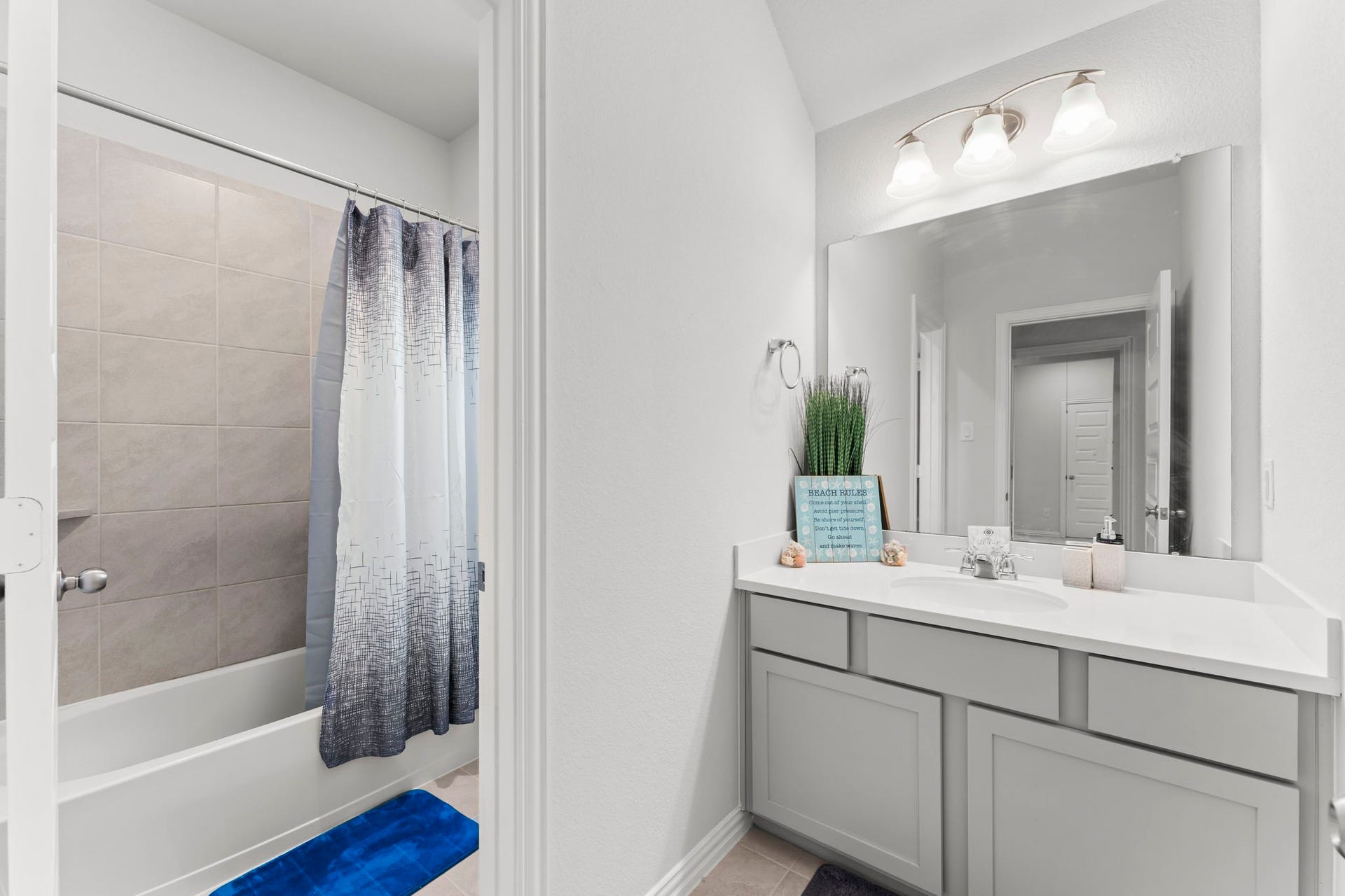 7054 Terra Drive, Manvel, TX 77578 Clean and bright secondary bathroom with modern finishes.