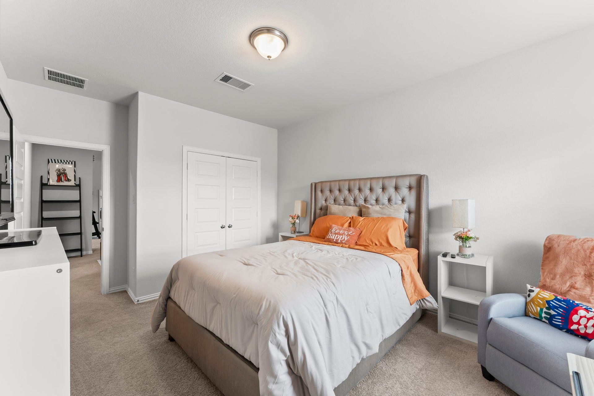 7054 Terra Drive, Manvel, TX 77578 Bright guest bedroom with soft carpet and large closet.