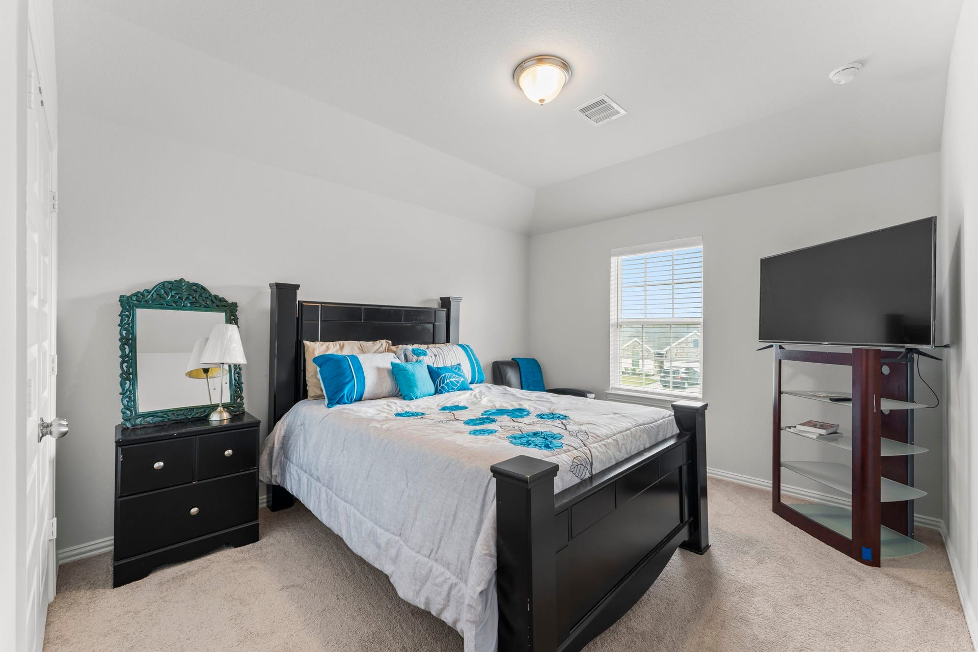 7054 Terra Drive, Manvel, TX 77578 Generously sized guest bedroom with neutral palette.`